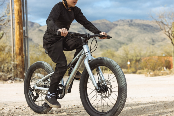Batch Bicycles 20-Inch Kids Mountain Bike