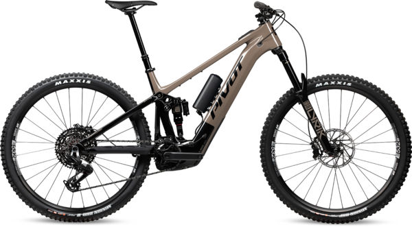 Pivot Cycles Shuttle AM Ride Eagle 70/90 w/ Range Extender