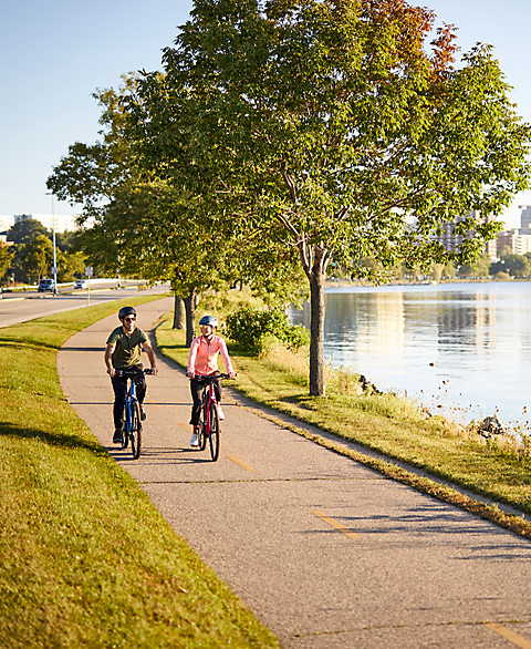 Hybrid and Commuter E-Bikes