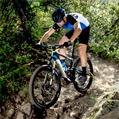 Float over techy turf on a Giant Anthem Advanced 27.5-inch mountain bike!