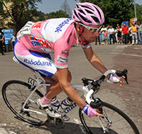 Dennis Menchov winning the Giro d'Italia on Vittoria tires!