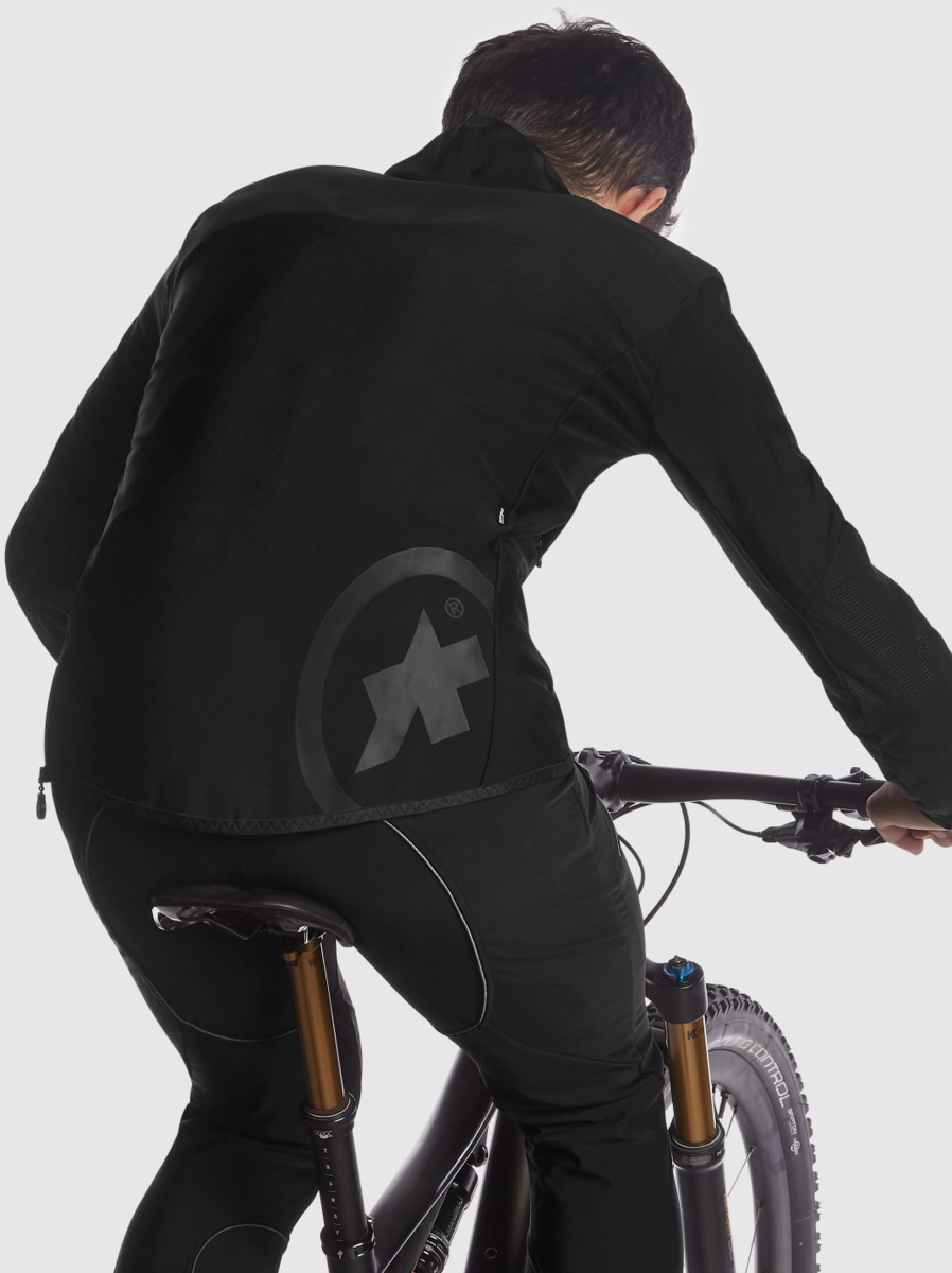 assos-trail-winter-softshell-