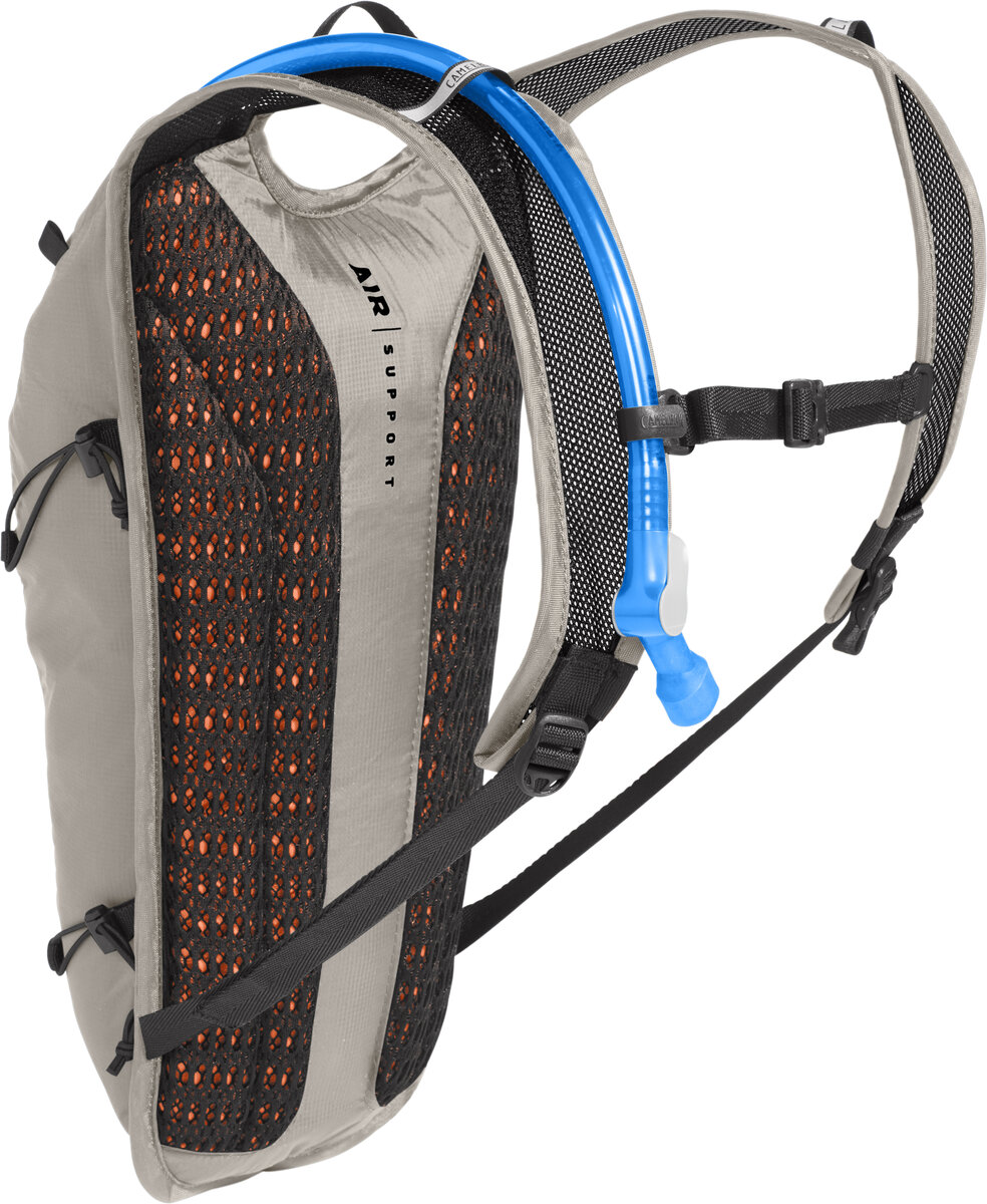 CamelBak Classic Light 70oz Hydration Pack - Giant Ancaster | Bike