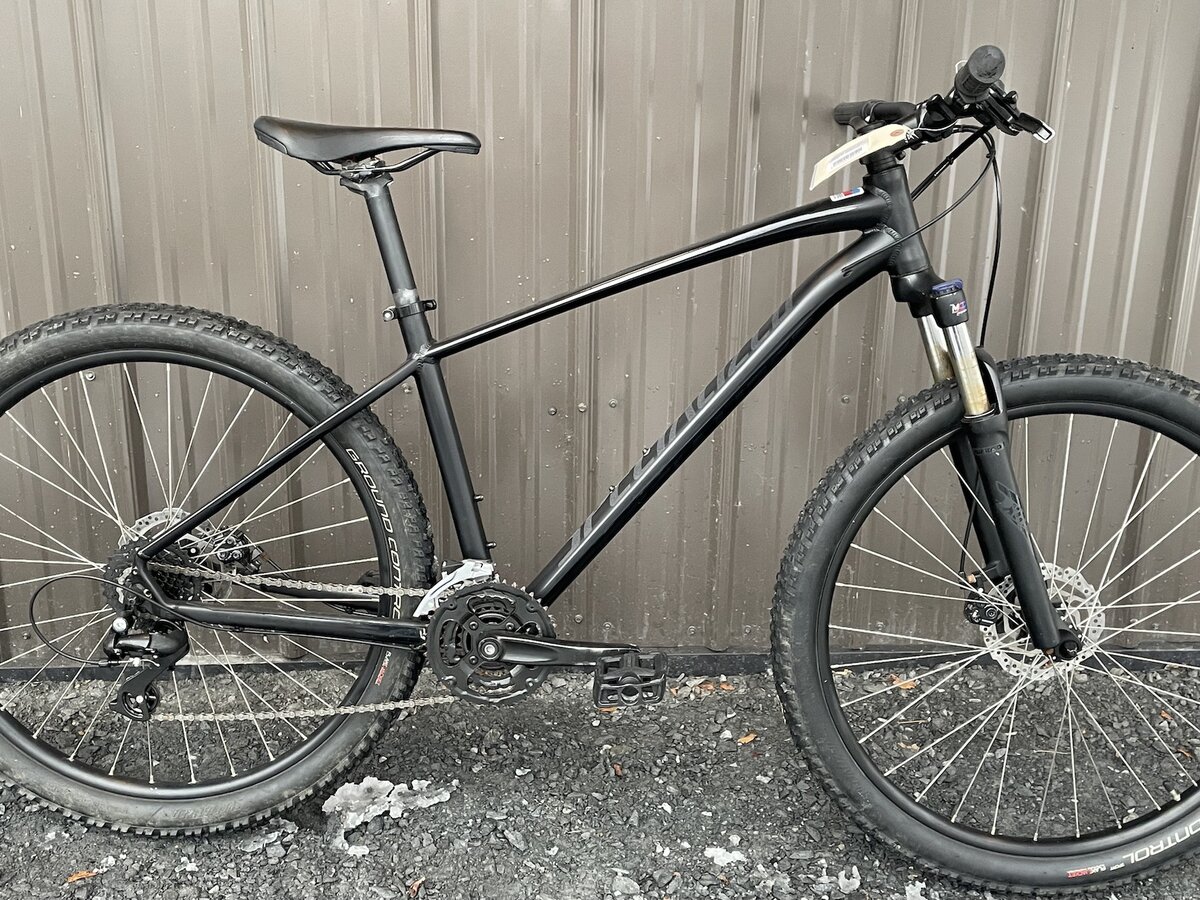 BBB USED Specialized Pitch Large Berkshire Bike & Board Great