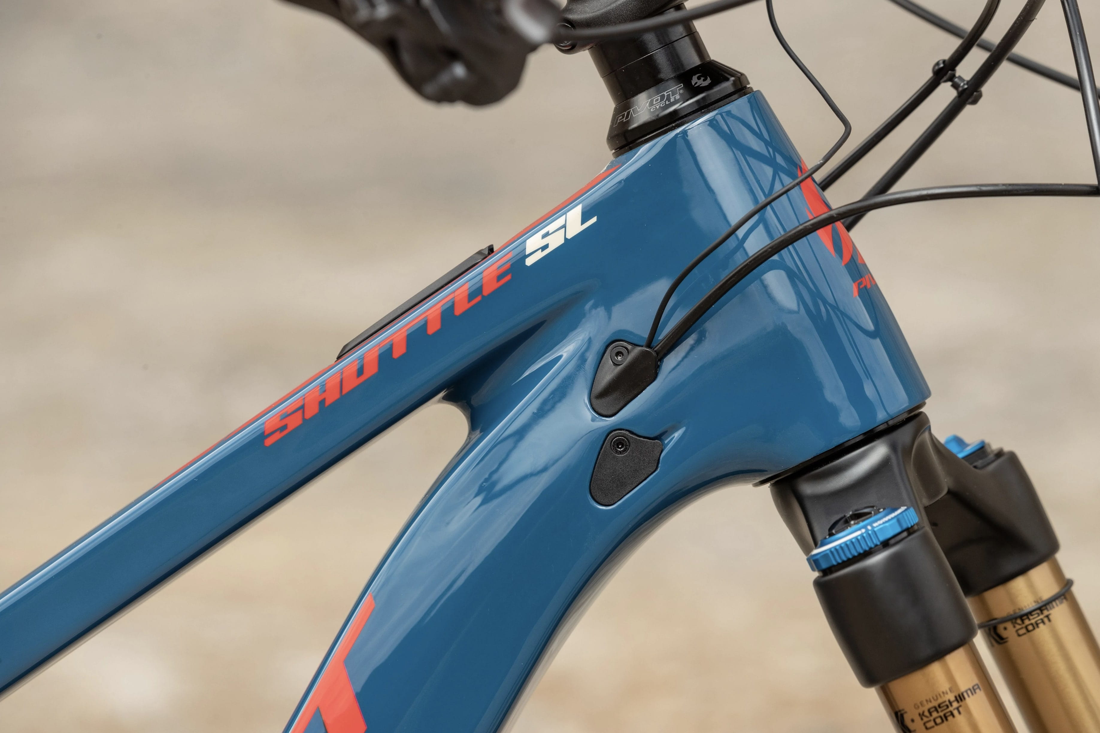 Pivot cycles Shuttle SL cable routing