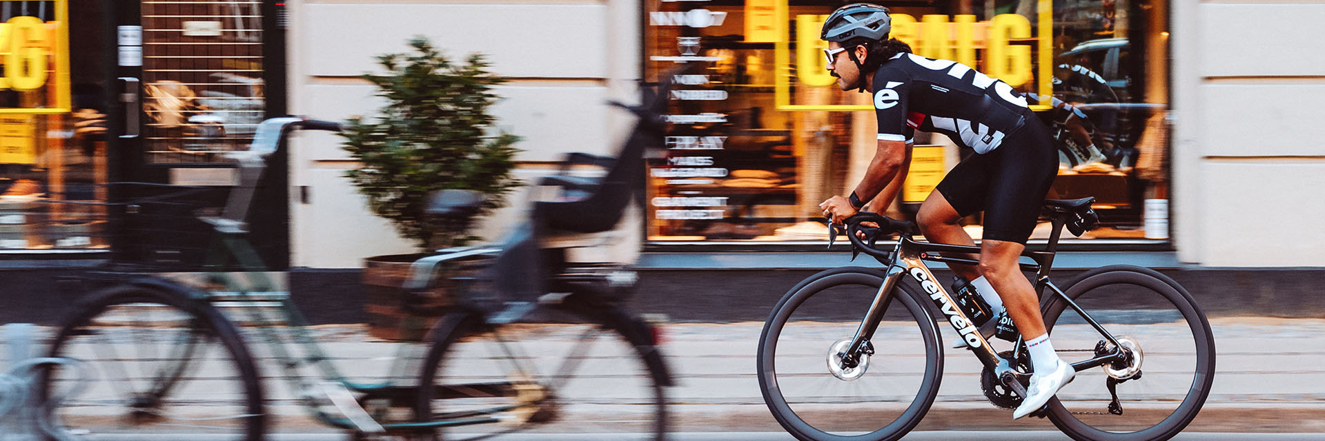 A cyclist riding a Cervelo Soloist bike in the city