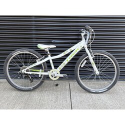 Trek USED : PRECALIBER : WHITE : 24