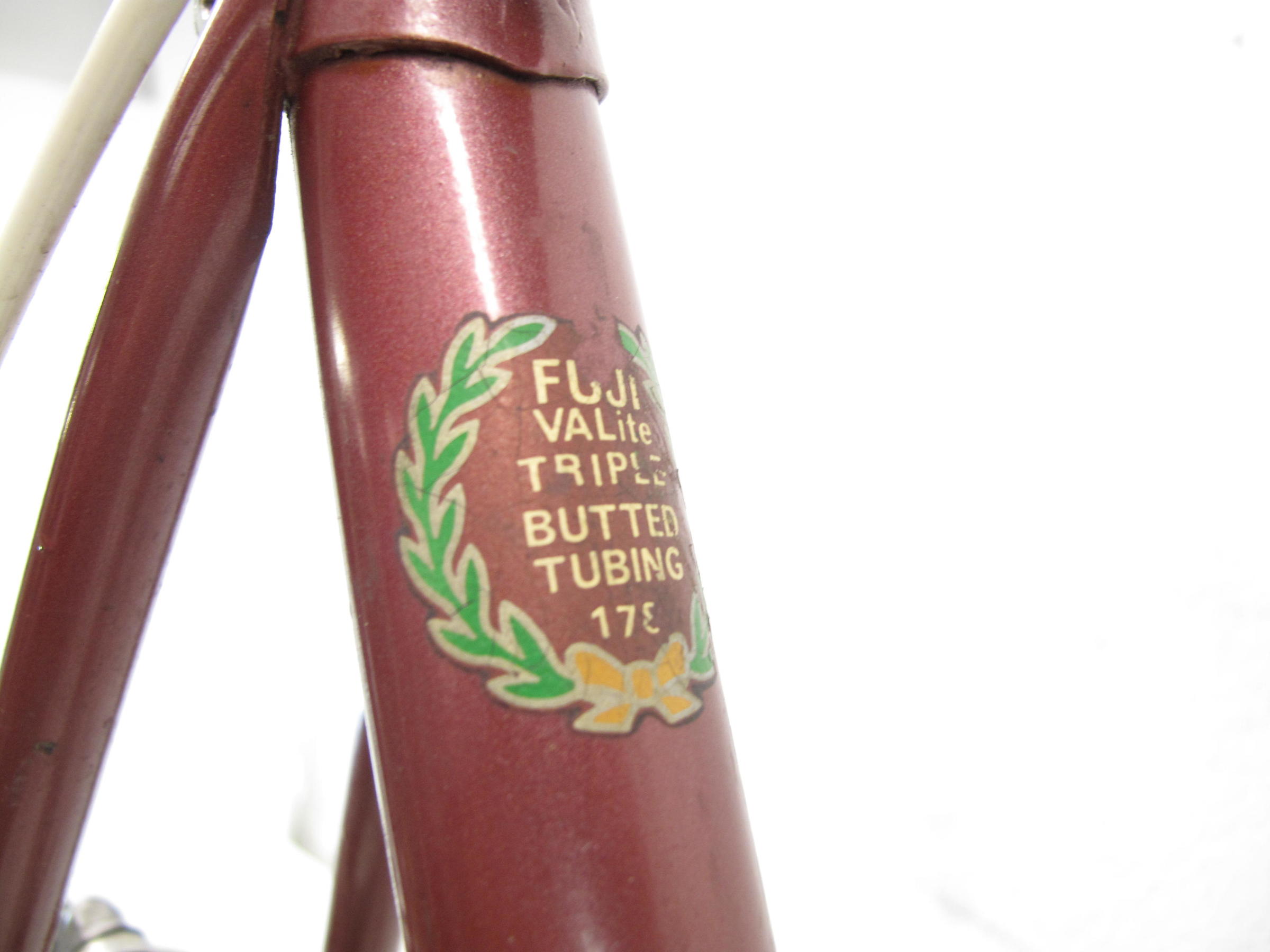 VIntage Maroon Fuji Sagres 23\