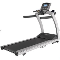 Life Fitness T5 Treadmill With Track Console