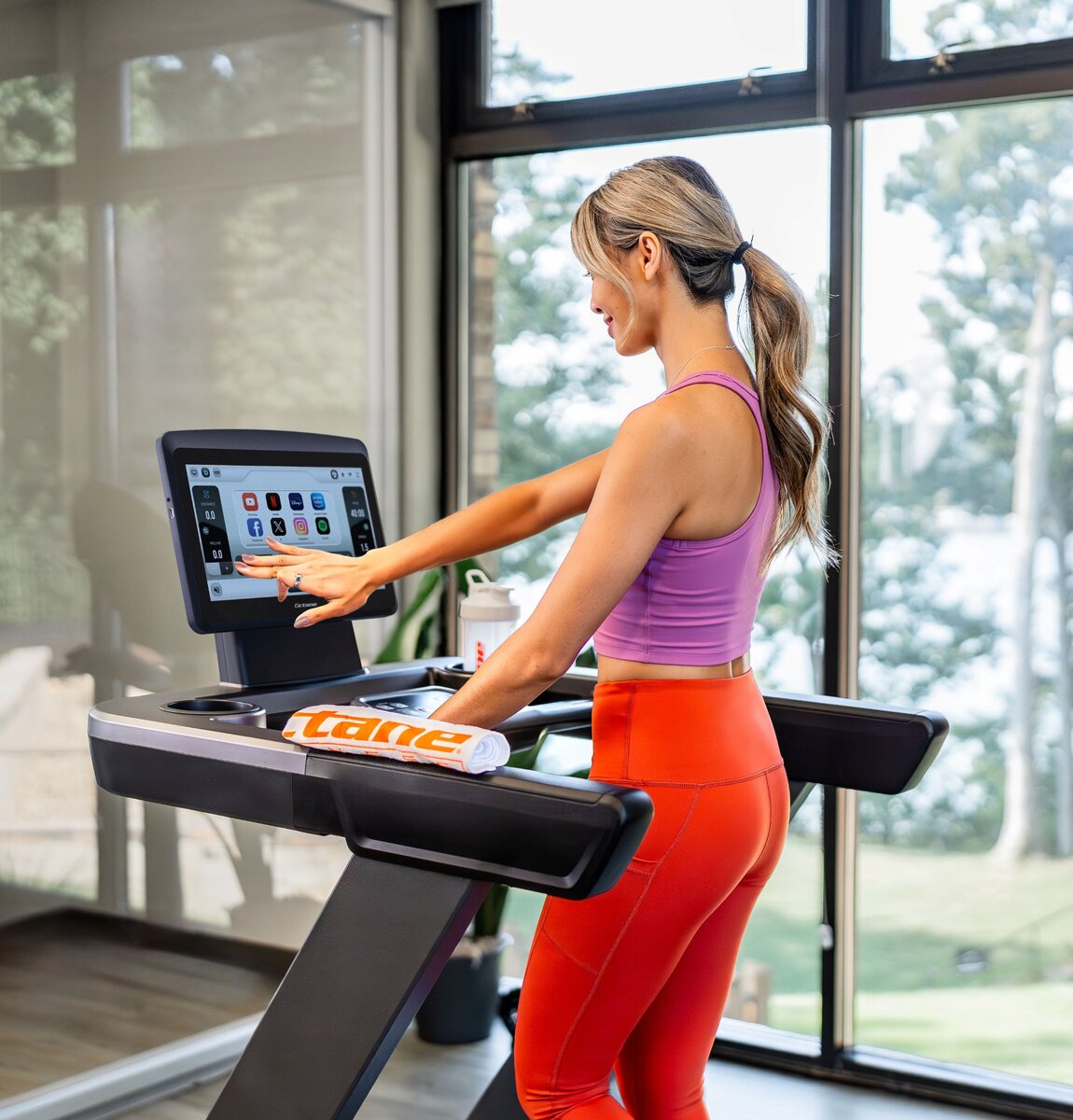 Octane Fitness OC 160 Treadmill - Scheller's Fitness & Cycling