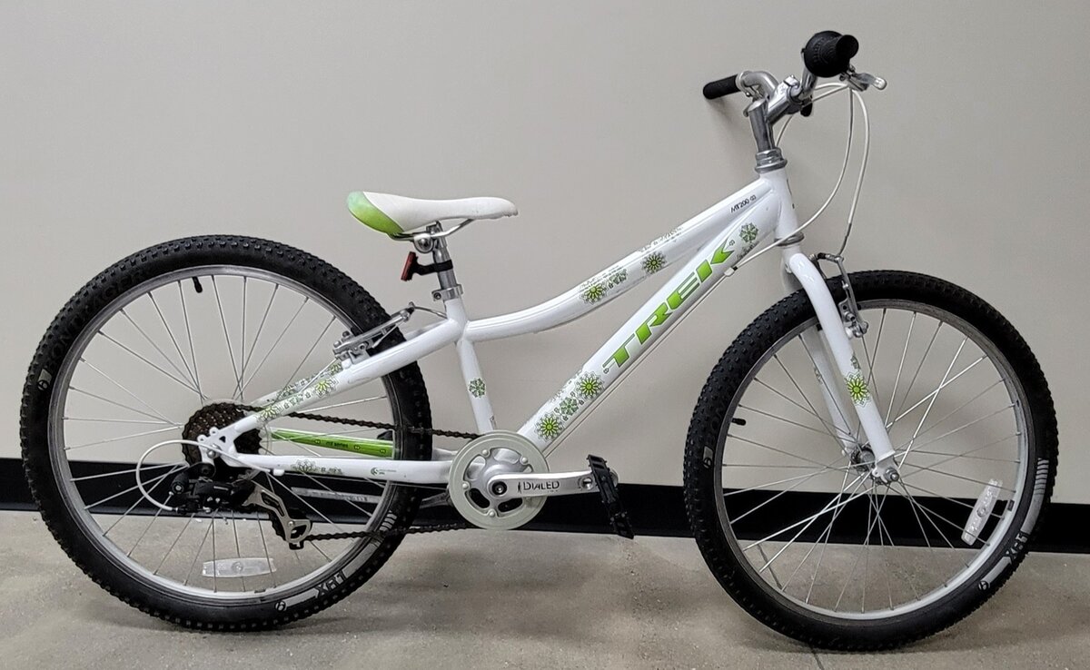 子供マウンテンバイク　TREK MT200 トレック　MT200 Boys Trek MT200 24 inch Alpha Silver Aluminum Lime Green Bike | eBay
