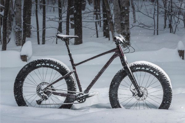 Rigid mountain bikes have no suspension and rely on tires for shock absorption 