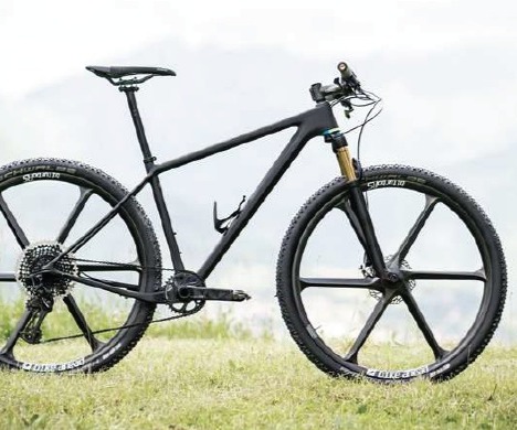 ONE + The world's first sub-900 gram hardtail.