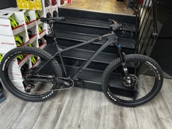 Wolverton's Cycling & Fitness USED DIAMONDBACK SYNC'R WITH CARBON FRAME(LARGE)