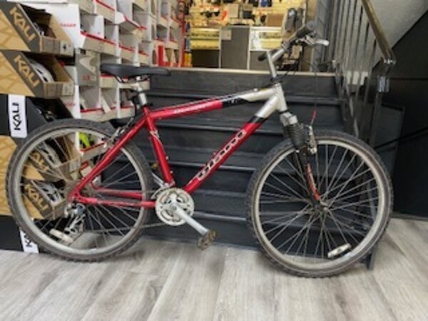Wolverton's Cycling & Fitness USED GIANT RINCON 17.5"