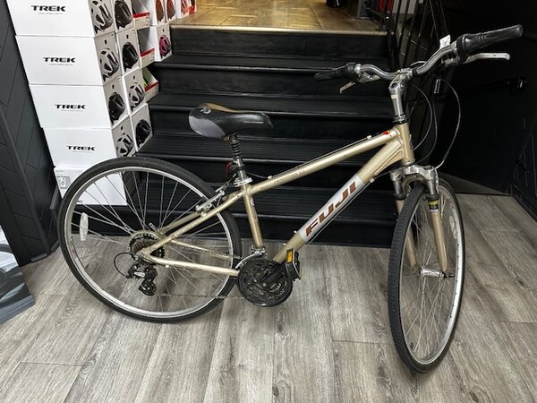 Wolverton's Cycling & Fitness USED FUJI CROSSTOWN 3.0 SIZE SMALL