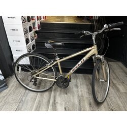 Wolverton's Cycling & Fitness USED FUJI CROSSTOWN 3.0 SIZE SMALL