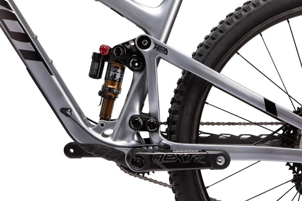 With its innovative flip chip, the Trail 429 allows riders to adjust the bike''s geometry.