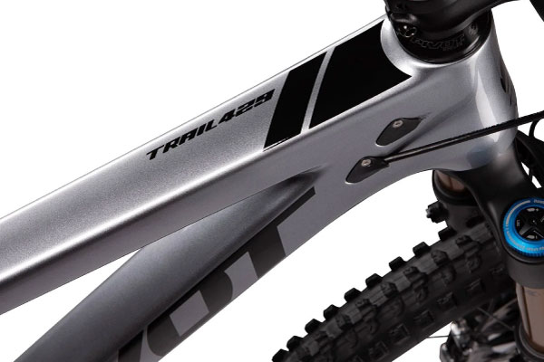 Pivot''s proprietary Hollow Core carbon frame construction sheds over 300 grams from previous year''s weight.