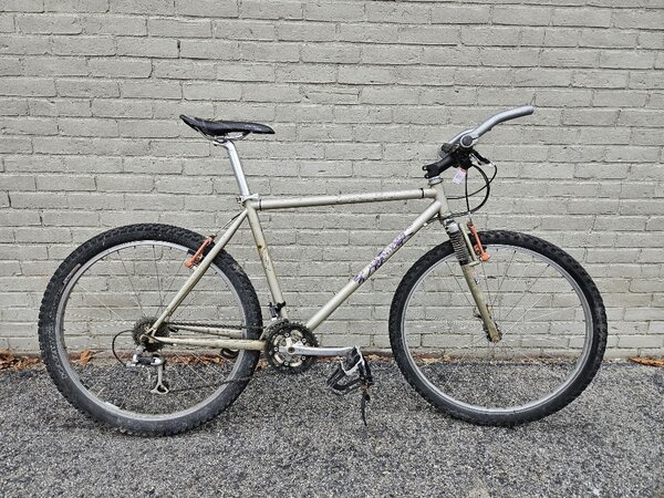Pre-Owned Specialized Stumpjumper 26"