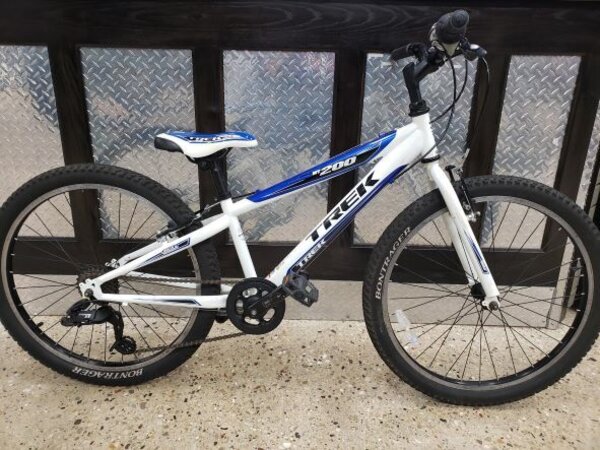 trek mt 200 bike