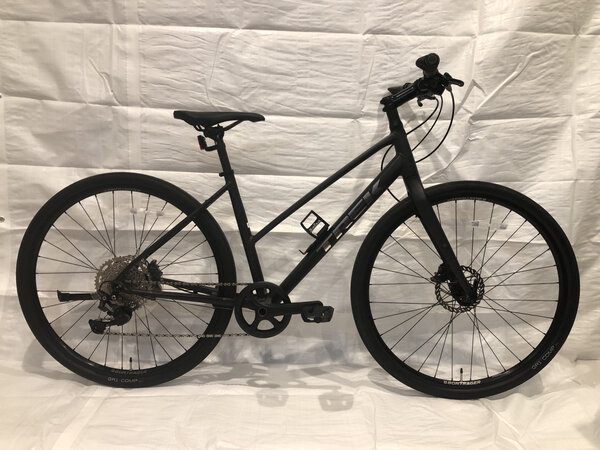 2 Rivers Used- Trek FX 3 Disc Stagger M