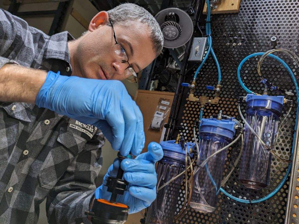 Technician performs detailled work on shock