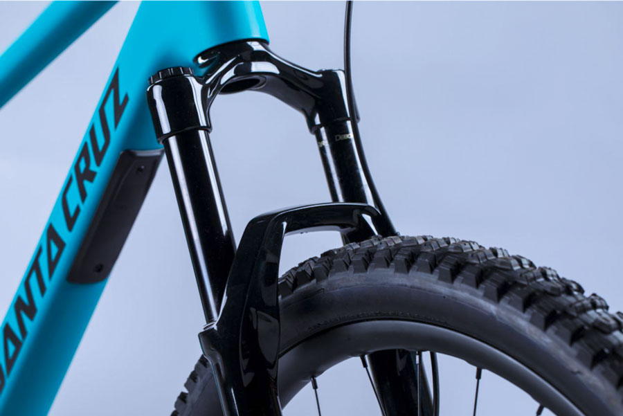 View of 140mm fork on the new 2021 Santa Cruz 5010