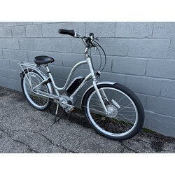 Pre-owned *USED* Electra Townie Go! 8i Low-Step Polished Silver