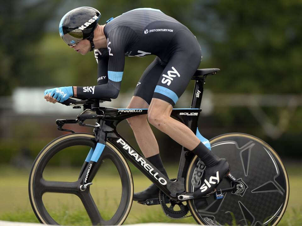 Chris Froom riding to victory in the 2017 Tour de France on his Pinarello Bolide TT