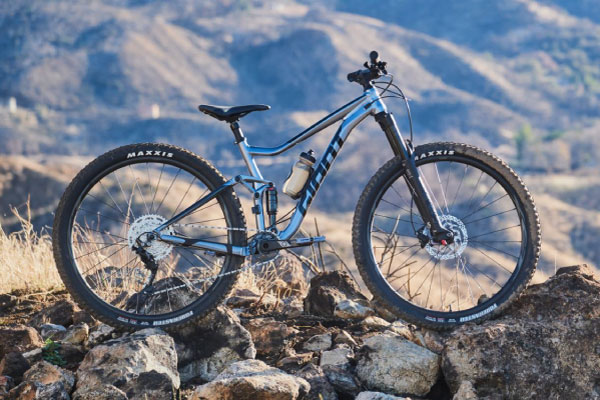 Giant Stance mountain bike comes with a dropper post