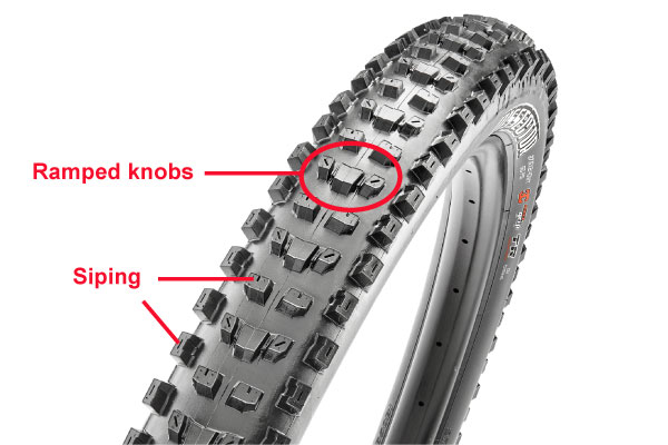 mtb tire illustrating ramped knobs and siping