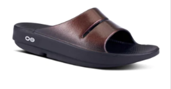 Oofos OOahh Slide Sandal Luxe Women´s Color: Cabernet