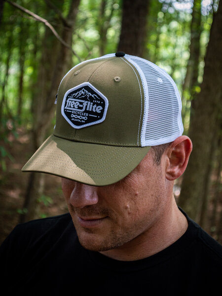 One With Outfitters Free-Flite Hat | curved surplus/white