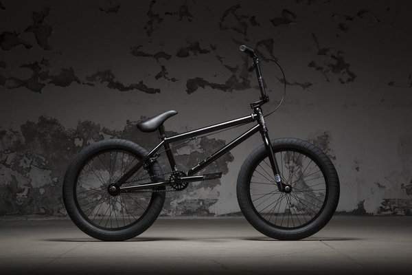 kink launch 18インチ bklack.jpg