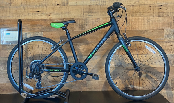 Giant USED 24" Escape Jr 7sp Kids Road Hybrid Bike Black/Green MSRP $430