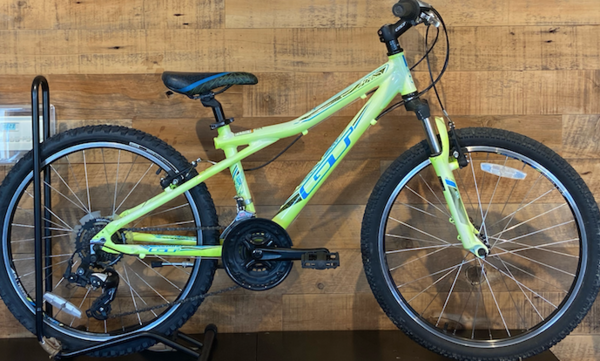 GT USED Aggressor 24" 21sp Suspension Jr Kids Mountain Bike Highlighter Yellow MSRP $430 