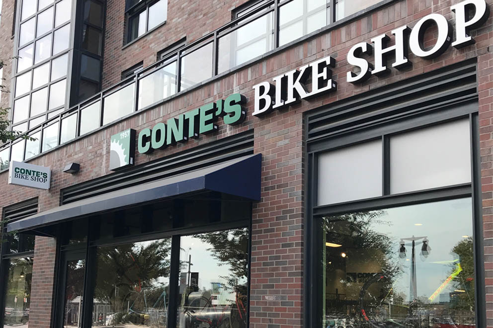 Contes Storefront