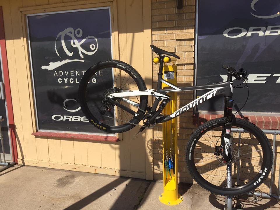 Bike in the stand of the Fixit work station