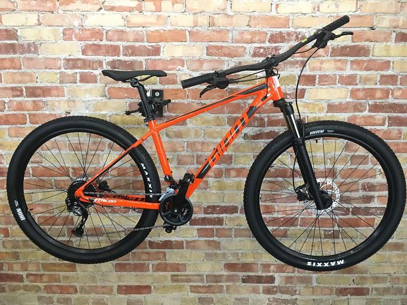 2020 Giant Talon 2 29er Mountain Bike Under 1000