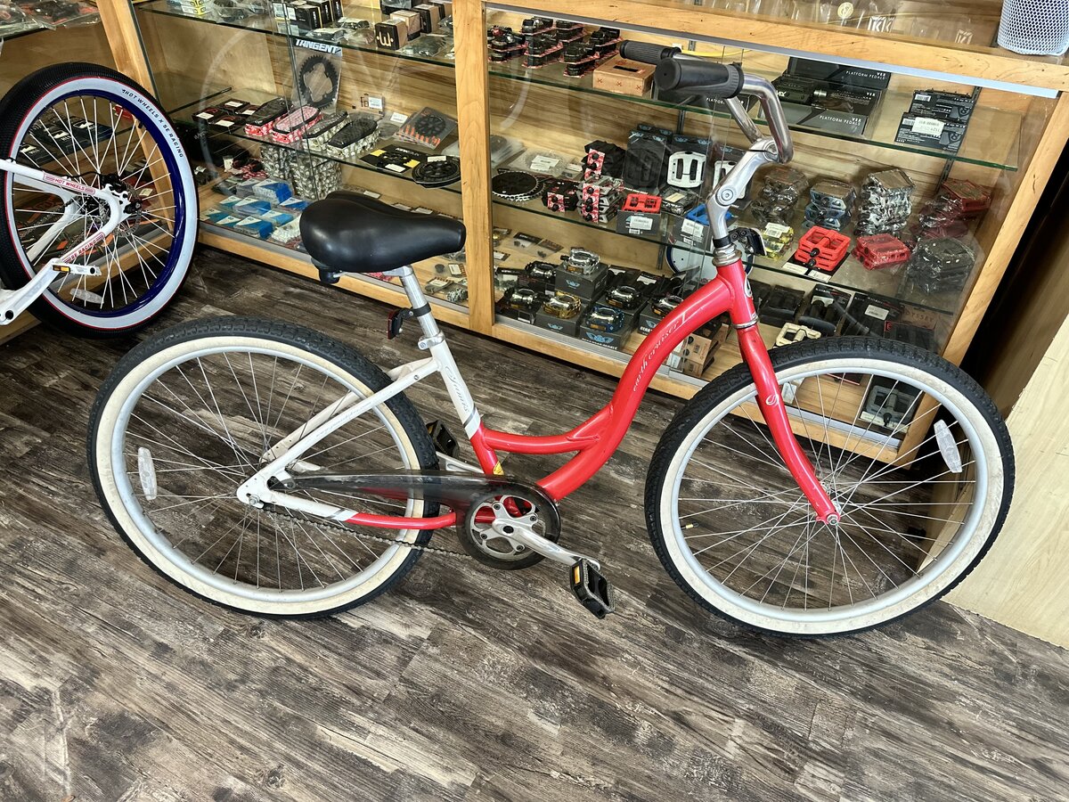Used Bike Used Jamis Earth Cruiser 1 Step-Thru Red/White - www
