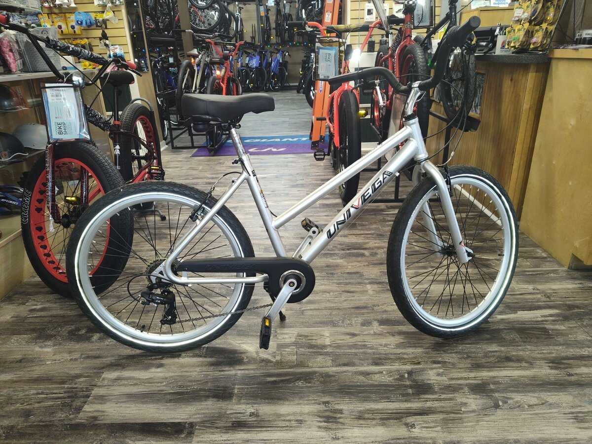 Bike Hybrid Magna Oasis Speed Bicycle Magna Mtn Tamer Clearance