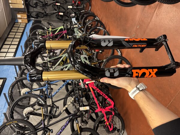 FOX FOX 38 Factory Suspension Fork - 29", 180 mm, 15 x 110 mm, 44 mm Offset, Shiny Black, Grip 2