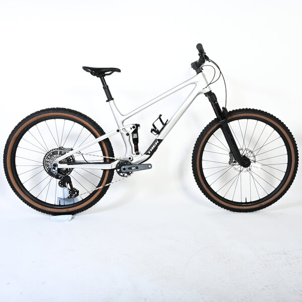 Trek Top Fuel 9.8 GX AXS DEMO Color: Lunar Silver