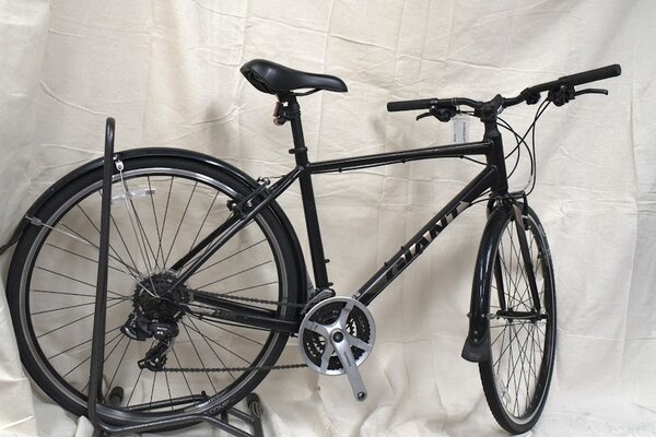 Store-Branded Trade-In: Giant Escape Med - Black