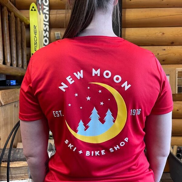 New Moon Women's Craft Short Sleeve Tech Tee Color: Red