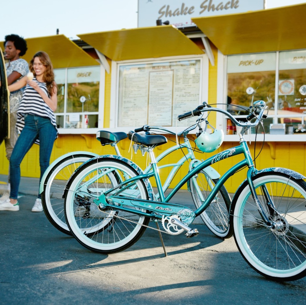 Electra Cruiser Lux 3i is made for afternoon rides for ice cream