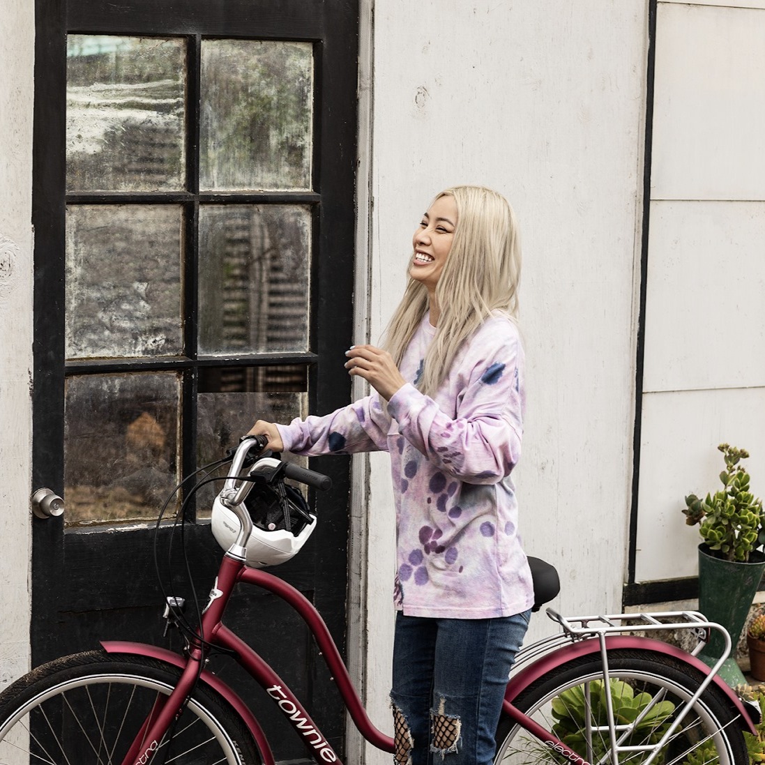 It's nothing but smiles on an Electra Townie Path