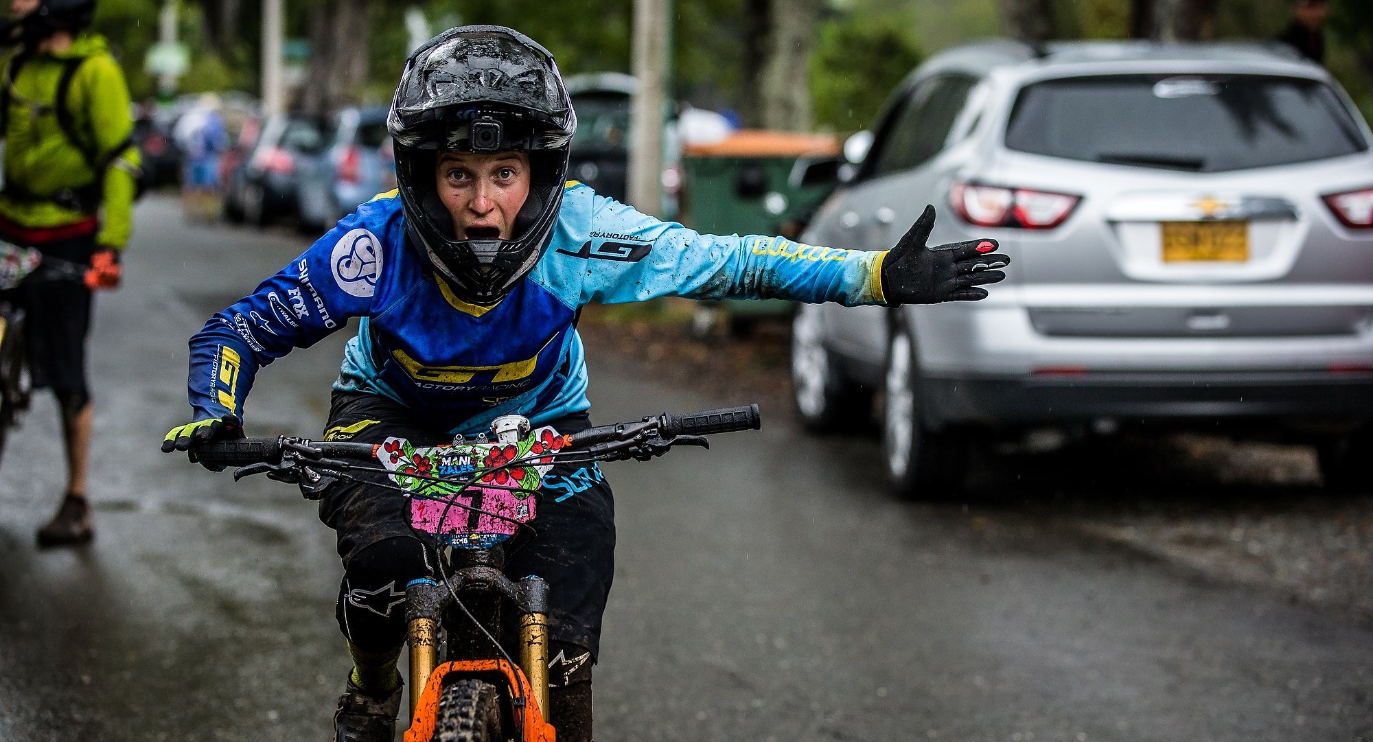 GT pro rider rolls through a car lined street