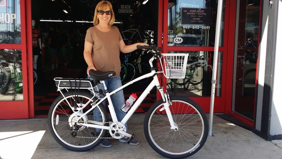 White Raleigh Venture electric hybrid bike in new white paint job 